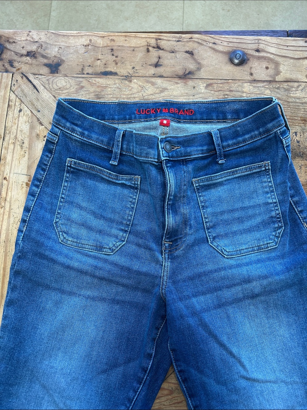 Lucky Brand Women's Med Blue High-Rise Jeans front patch pockets sz 12/31